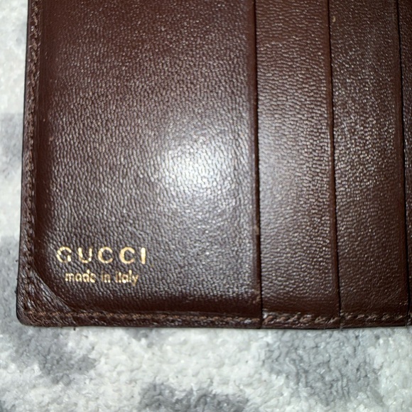 GUCCI Vintage Tom Ford Era Elegant Brown Leather Wallet with Gold Clasp - Picture 6 of 13